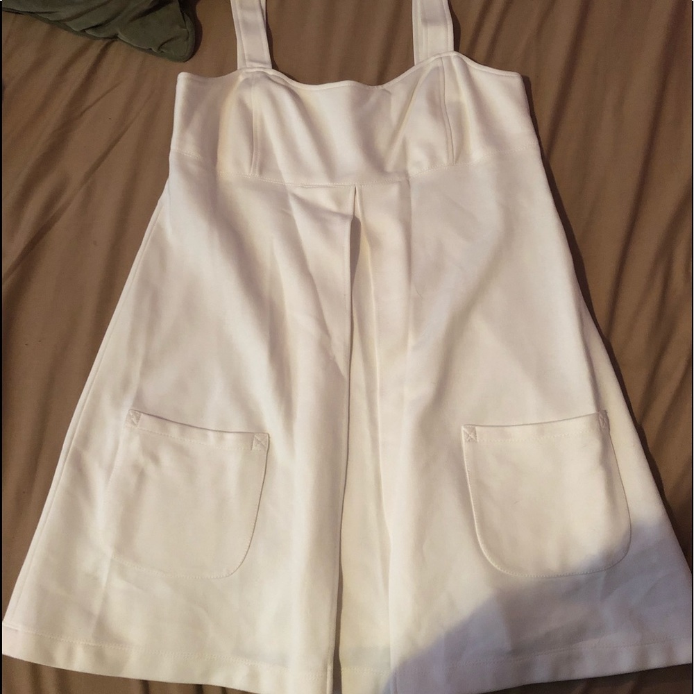 White dress w pockets.